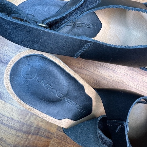 Unity in Diversity Wooden Heel Sandal Leather 40 - Picture 8 of 9